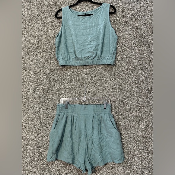 NWT 2 Piece Shorts and Sleeveless Crop Tank Top Lounge Set Size Large - Picture 3 of 8